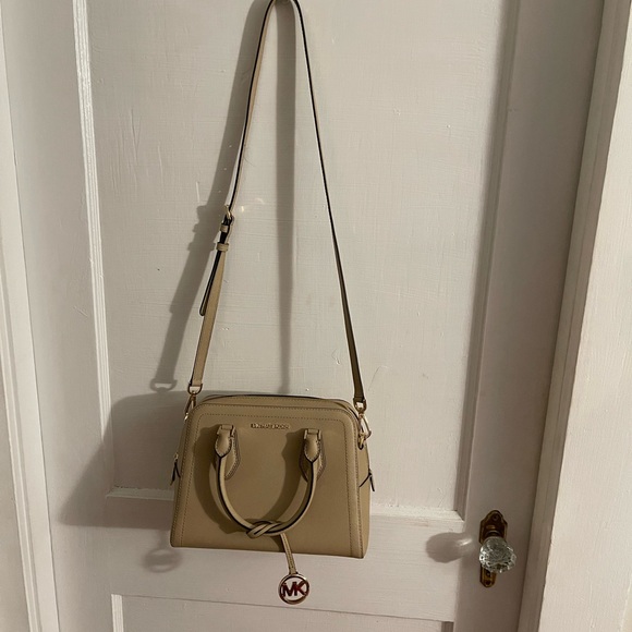 Michael Kors Purse. - Picture 8 of 11